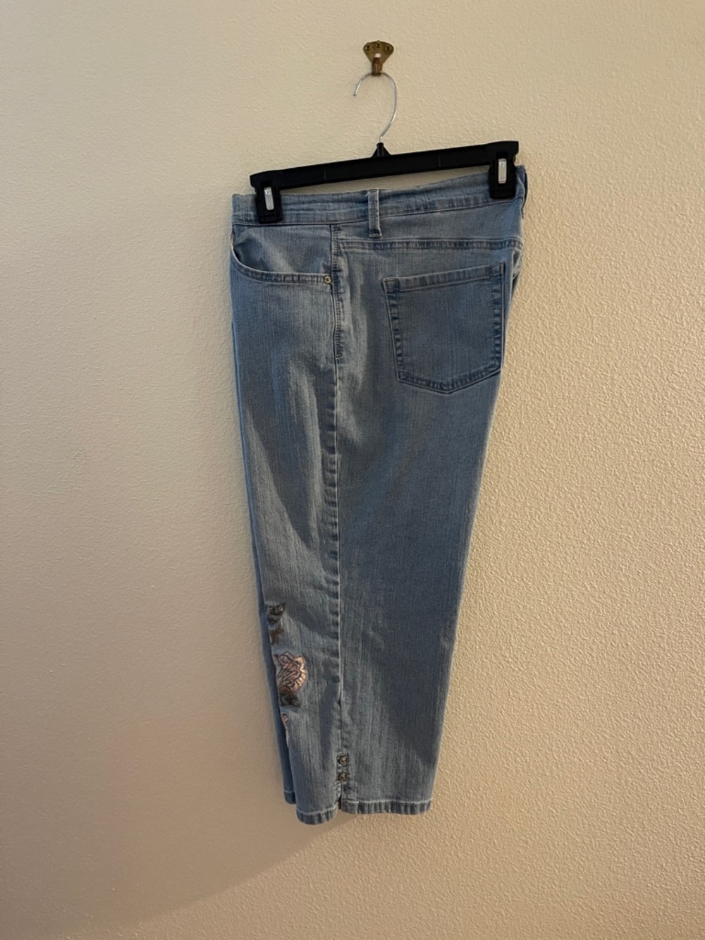 Gloria Vanderbilt Light Blue Straight-Leg Jeans with Subtle Embroidery